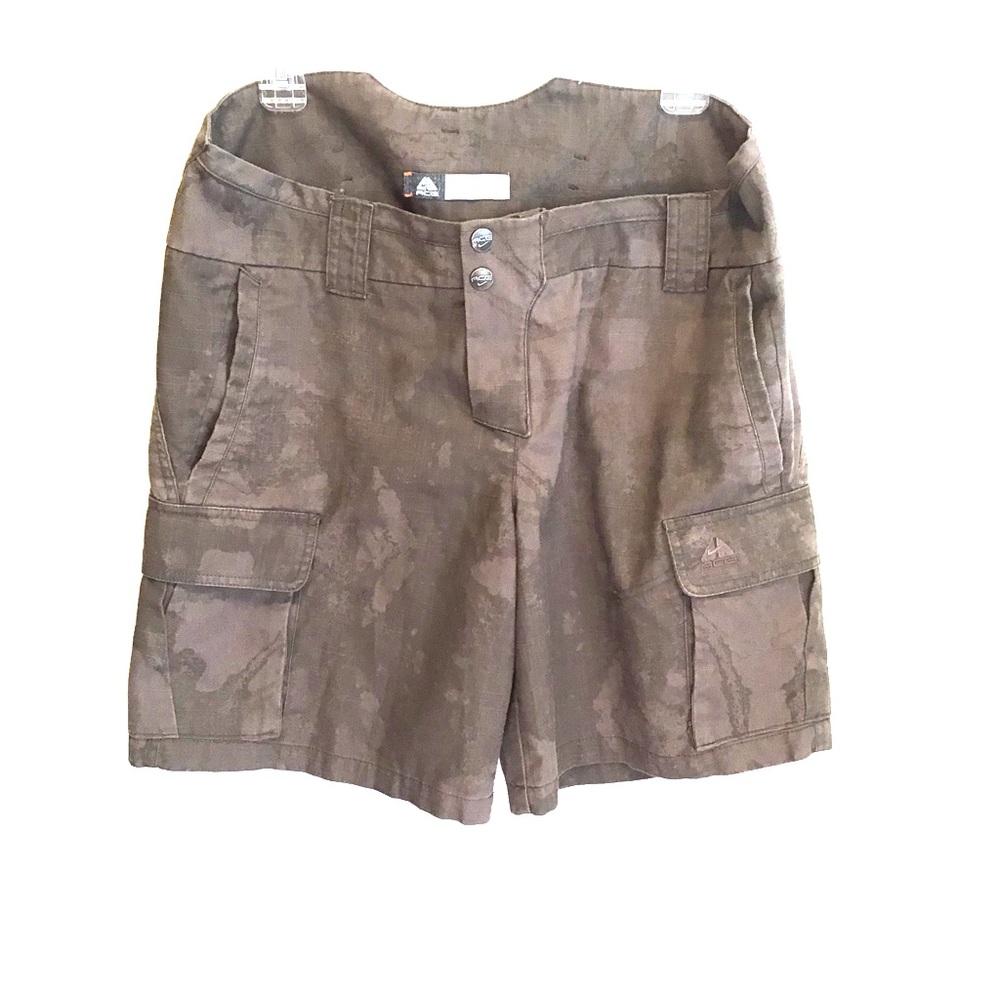 Nike cargo shorts, 70% cotton, 30% poly.